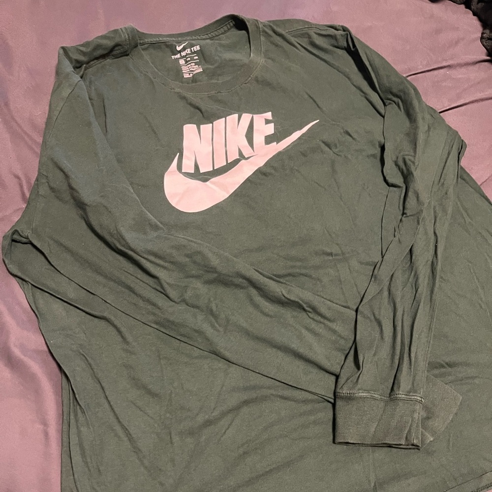 Nike long sleeve t-shirt